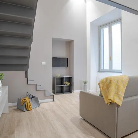 Roma - By Myhomeincomo *