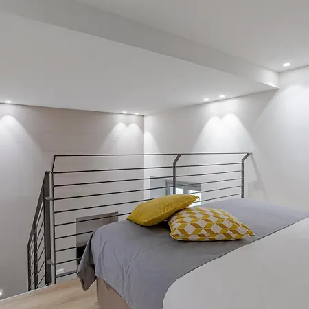 Roma - By Myhomeincomo Apartman