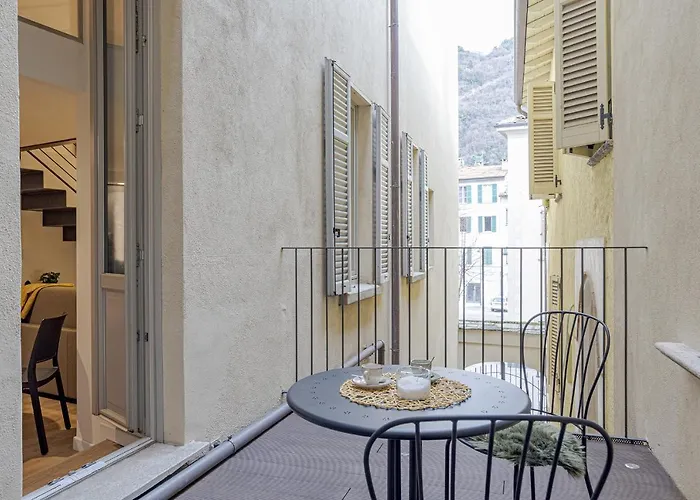 Roma - By Myhomeincomo コモ