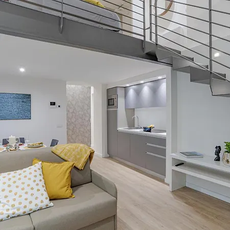 Roma - By Myhomeincomo *