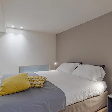 Roma - By Myhomeincomo