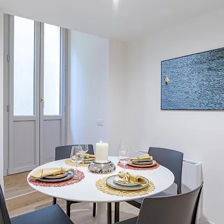 Roma - By Myhomeincomo