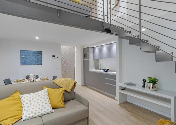 Roma - By Myhomeincomo *