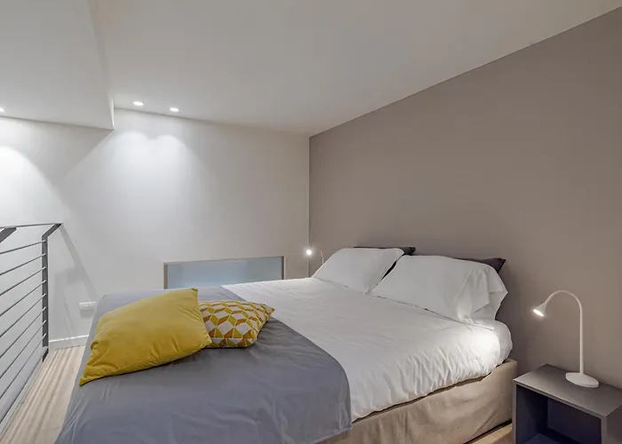 Roma - By Myhomeincomo