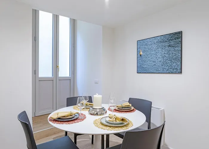 Roma - By Myhomeincomo